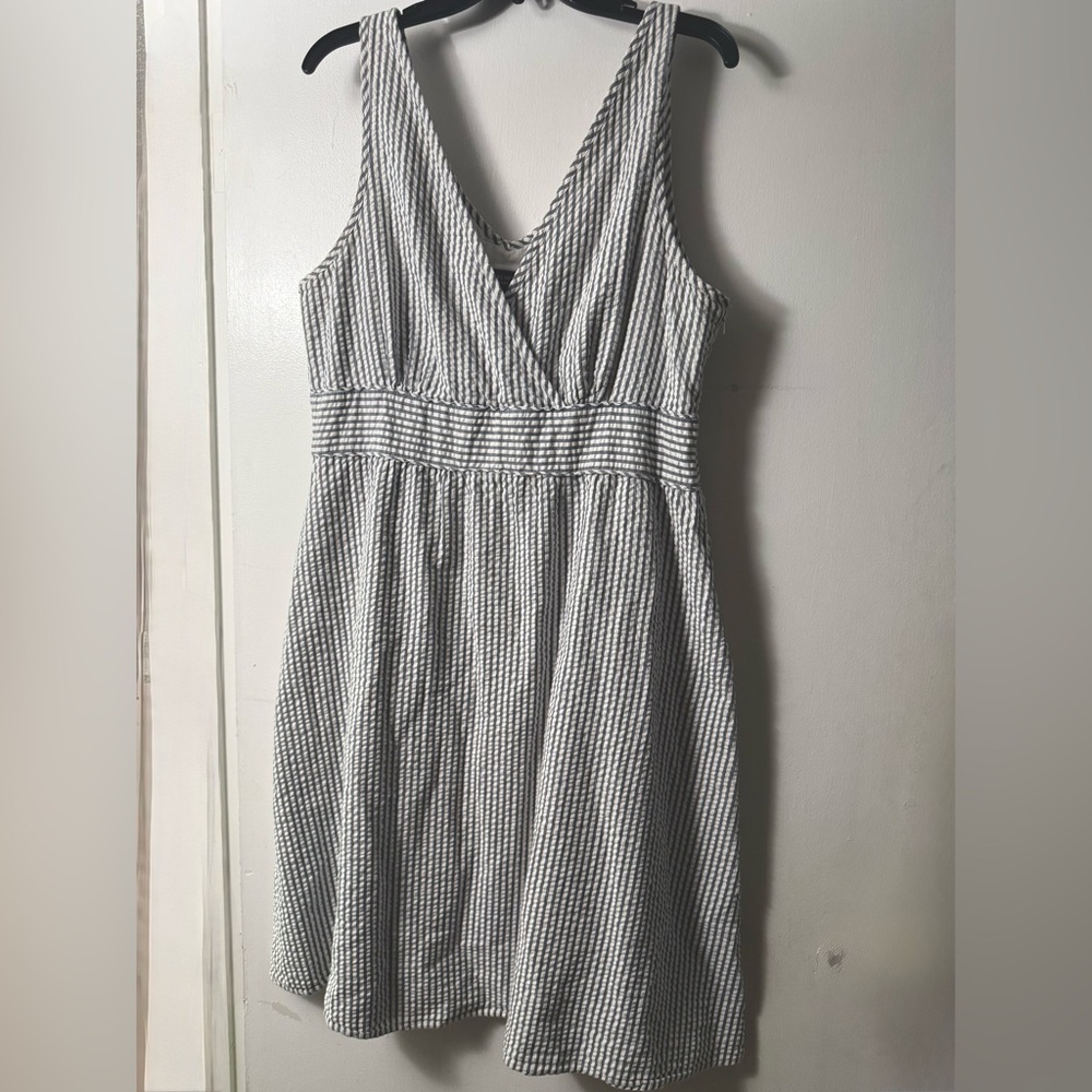 Jones New York Sear sucker V-Neck Sleeveless Women’s Dress - Gray/White